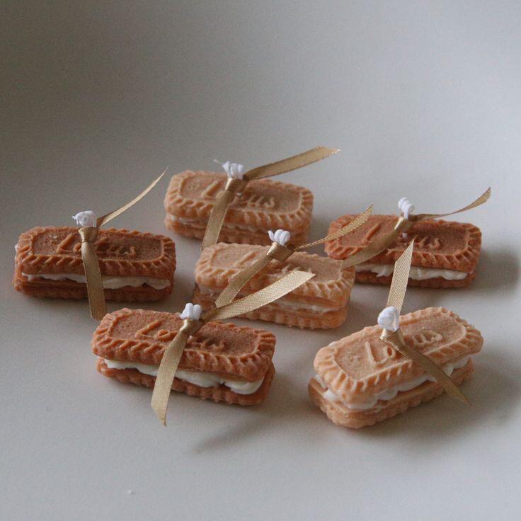 lotus biscuits candle