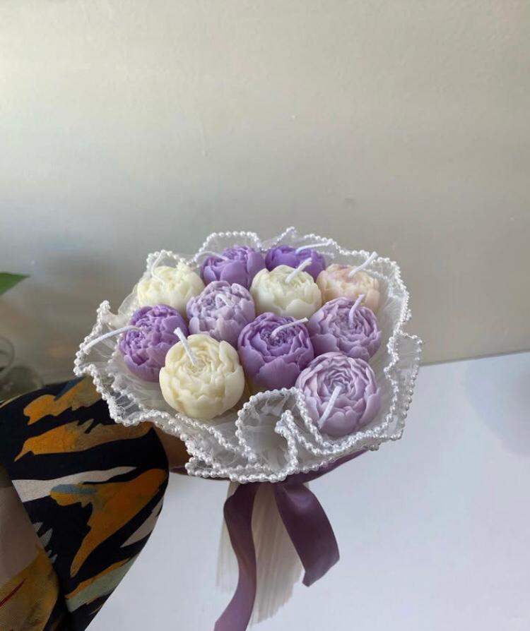 Flower bouquet candle