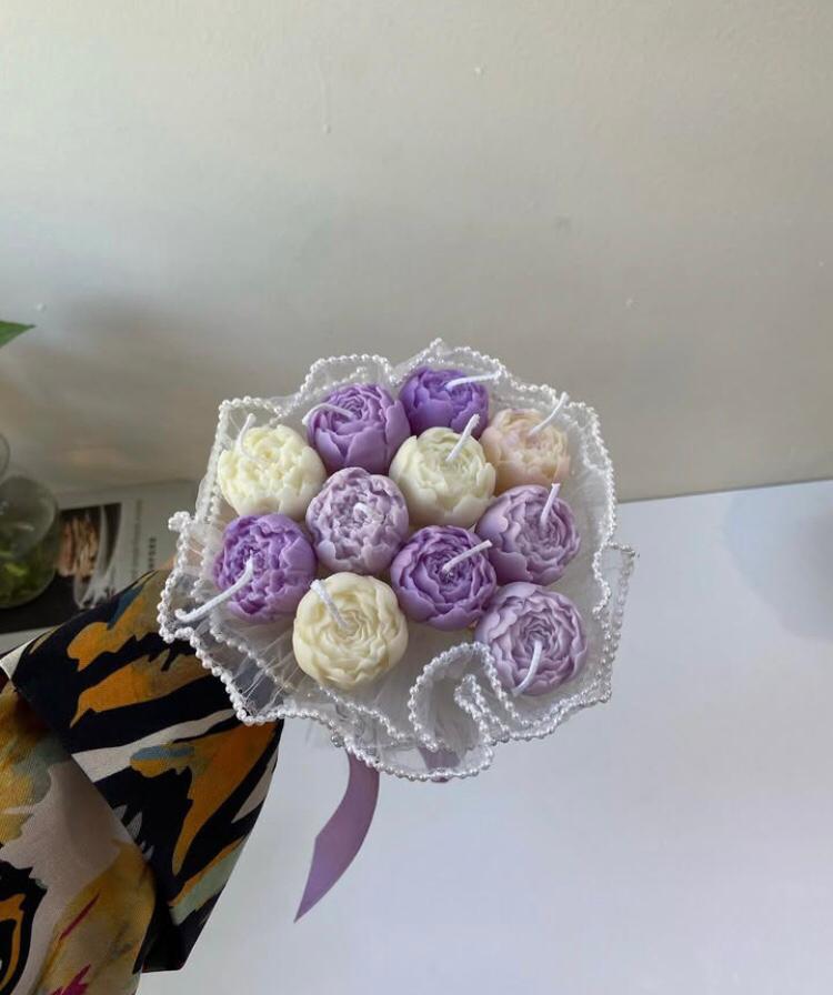 Flower bouquet candle