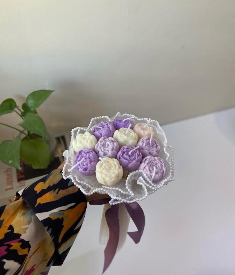 Flower bouquet candle