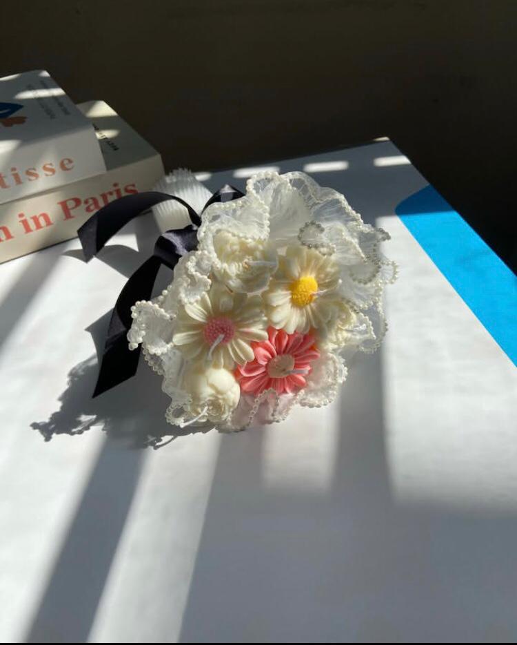 Flower bouquet candle